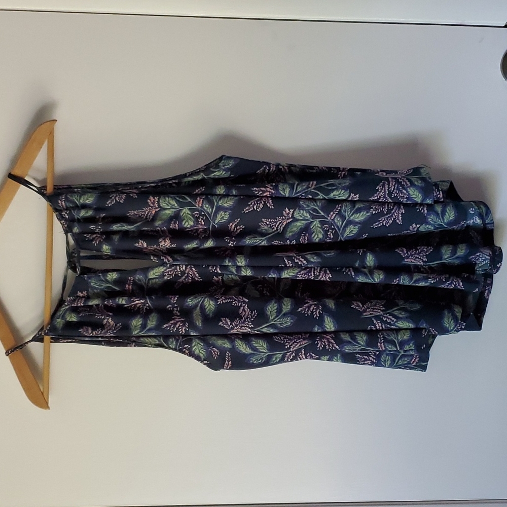 Only worn once, Lush keyhole tank with tie back, size XL
